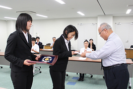 『学校法人奈良学園栄誉賞』授与式を行いました