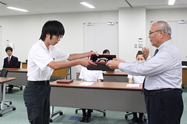 『学校法人奈良学園栄誉賞』授与式を行いました