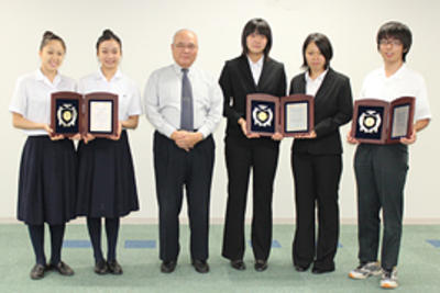 『学校法人奈良学園栄誉賞』授与式を行いました