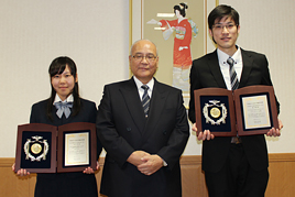 『学校法人奈良学園栄誉賞』の授与式を行いました