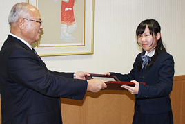 『学校法人奈良学園栄誉賞』の授与式を行いました