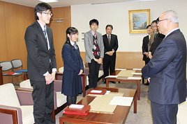 『学校法人奈良学園栄誉賞』の授与式を行いました