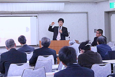 進路総合研究ゼミナールで講演を行いました