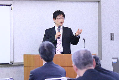 進路総合研究ゼミナールで講演を行いました