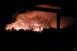 志賀直哉旧居で若草山山焼き鑑賞会