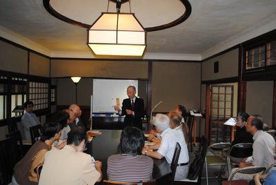 白樺サロンの会第５回大阪教育大学名誉教授・梁瀬健氏「切手に採用された美術品」の講義を行いました
