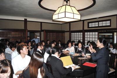 奈良学園大学保健医療学部看護学科２年次生の学外講座を実施