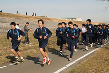 中学生・高校生が木津川マラソンに挑戦しました