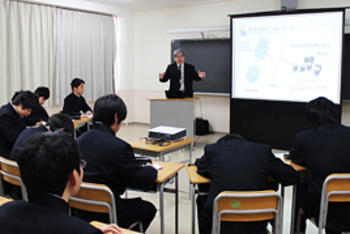 【中学校】3年生対象のキャリアトークを行いました