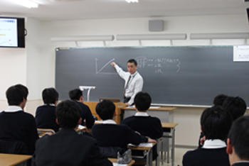【中学校】3年生対象のキャリアトークを行いました