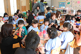 親子でカルタ大会を楽しみました