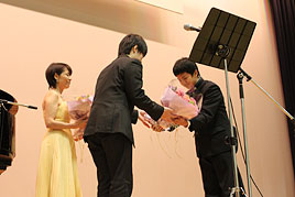 歌と朗読による人権講演会を開きました