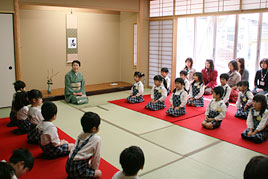 礼法での学びを保護者の皆様に見ていただきました