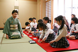 礼法での学びを保護者の皆様に見ていただきました