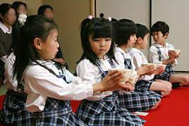 礼法での学びを保護者の皆様に見ていただきました