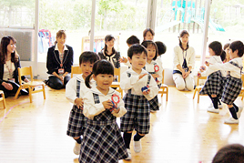 【幼稚園】母の日参観を行いました