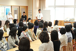 【中学校】 保護者対象の給食試食会を開きました 