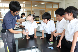 【小学校】課内クラブ活動に取り組みました