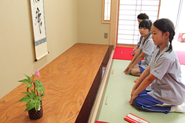 【小学校】礼法の授業を行いました