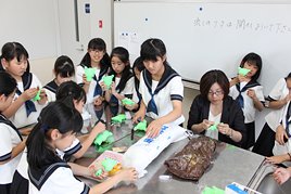 【小学校】課内クラブ活動に取り組みました