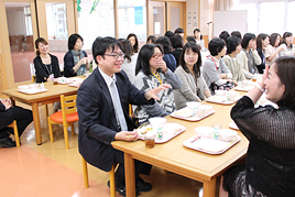 【中学校】 保護者対象の給食試食会を開きました 