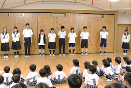 【幼稚園】中・高演劇部による劇を鑑賞しました