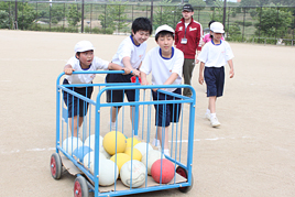 【小学校】課内クラブ活動に取り組みました