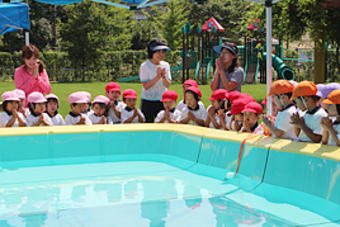 【幼稚園】プール開きを行いました