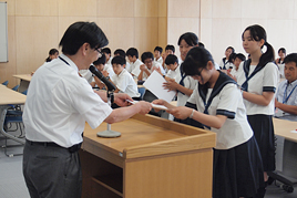 【中学校】英語スピーチコンテストを行いました