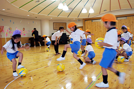【幼稚園】体育の先生と遊ぼうを行いました
