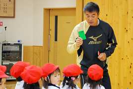 【幼稚園】体育の先生と遊ぼうを行いました