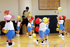 【幼稚園】体育の先生と遊ぼうを行いました