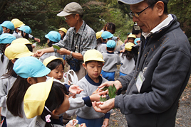 【幼稚園】年長組が園外保育に出かけました