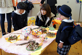 【幼稚園】「みてみて！ぼくの☆わたしの☆夢いっぱい展」（作品展）を開催しました