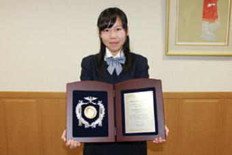 【高等学校】本校生徒に学校法人奈良学園栄誉賞が贈られました