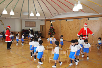 【幼稚園】英語で楽しむクリスマス会を行いました