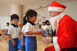 【幼稚園】英語で楽しむクリスマス会を行いました