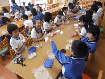 【小学校】小学４年生（P４）収穫祭を行いました