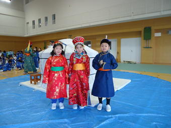 【小学校】小学2年（P2）生がモンゴル文化を学びました