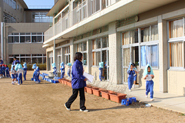 地震避難訓練を行いました