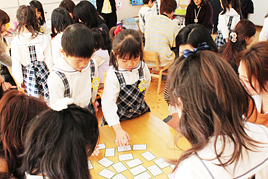 【幼稚園】親子カルタ大会を開きました