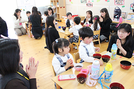 【幼稚園】親子カルタ大会を開きました