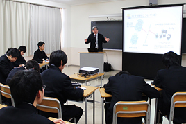 【中学校】3年生対象のキャリアトークを行いました