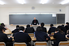 【中学校】3年生対象のキャリアトークを行いました
