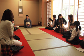 【小学校】平成25年度「課外講座説明会」を行いました