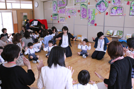【幼稚園】「母の日参観」を行いました。