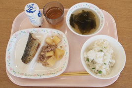 【小学校】給食試食会を行いました