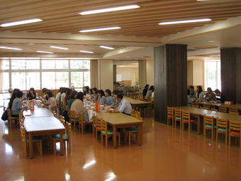 【中学校】給食試食会を行いました