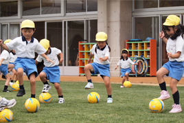 【幼稚園】「体育の先生と遊ぼう」を行いました