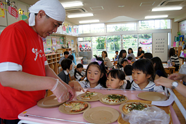 【幼稚園】「ニッポンの美味しいをつな号」がやって来ました！